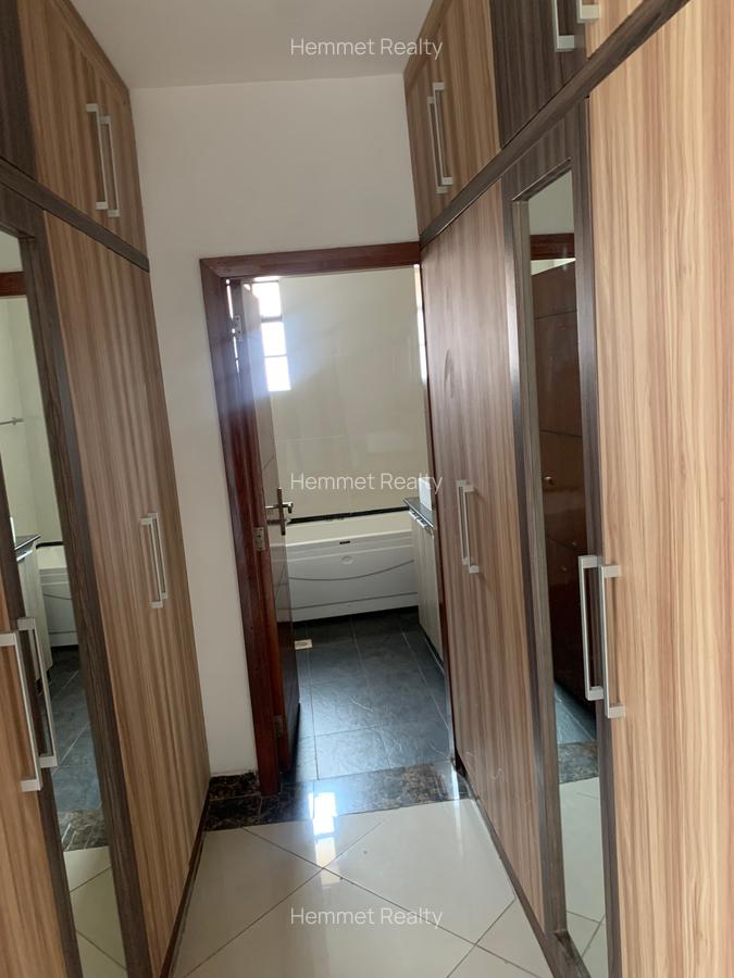 5 Bed Townhouse with En Suite in Kitisuru - 12