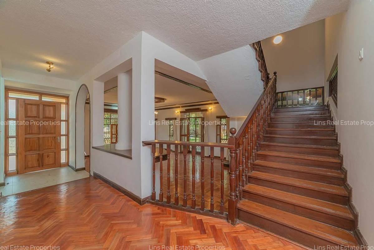 5 Bed House with En Suite in Runda - 4