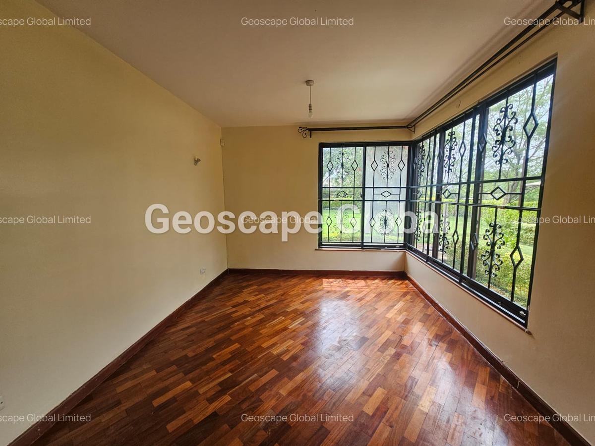 4 Bed House with En Suite in Ridgeways - 7