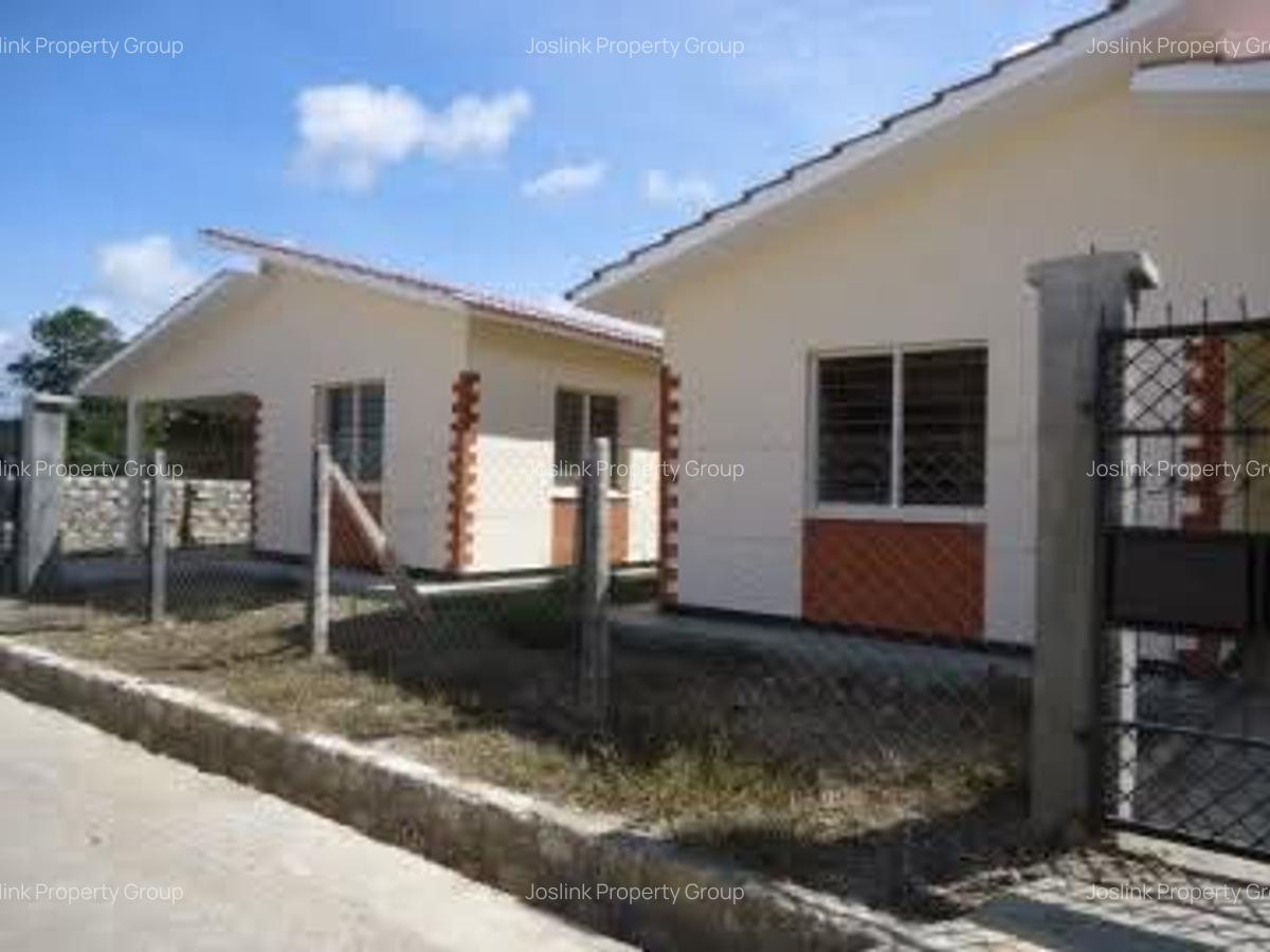 3 Bed Townhouse with Garden at Mt Kenya - 2