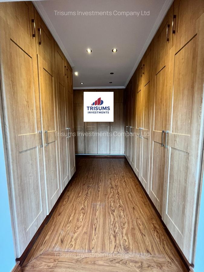 5 Bed Townhouse with En Suite in Gigiri - 11