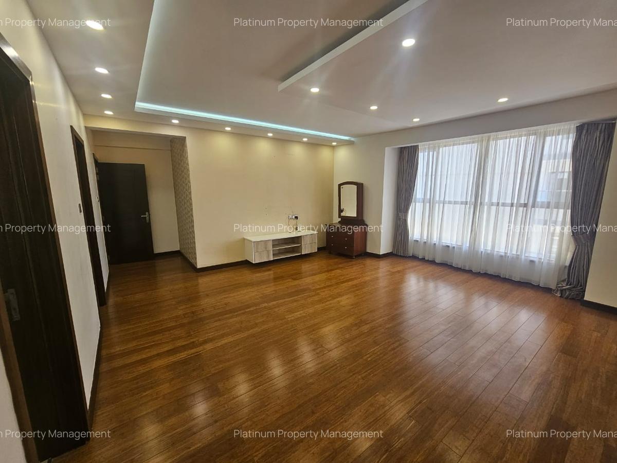 4 Bed Apartment with En Suite in Parklands - 16