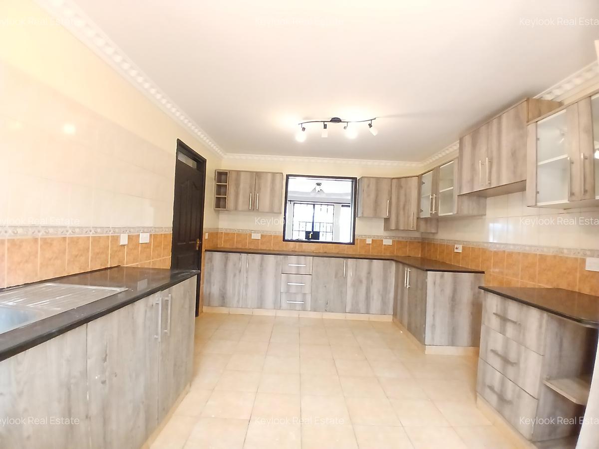 5 Bed Townhouse with En Suite at Lavington - 8