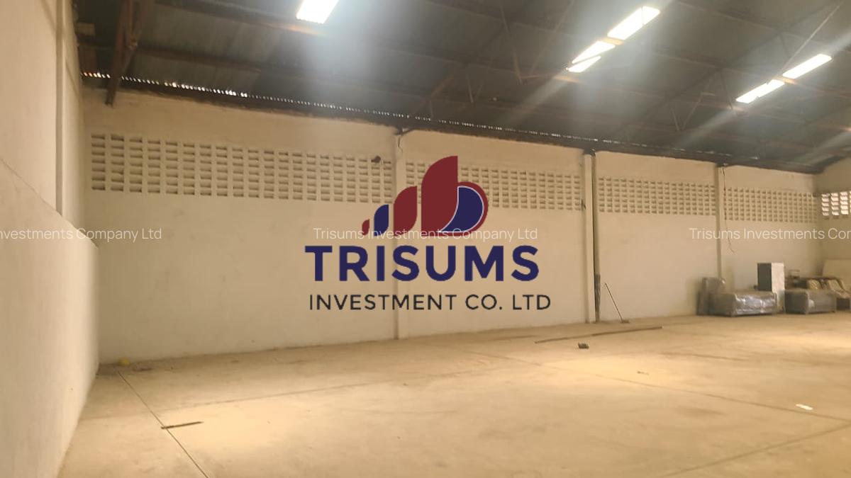 4,500 ft² Warehouse with Service Charge Included in Industrial Area - 1