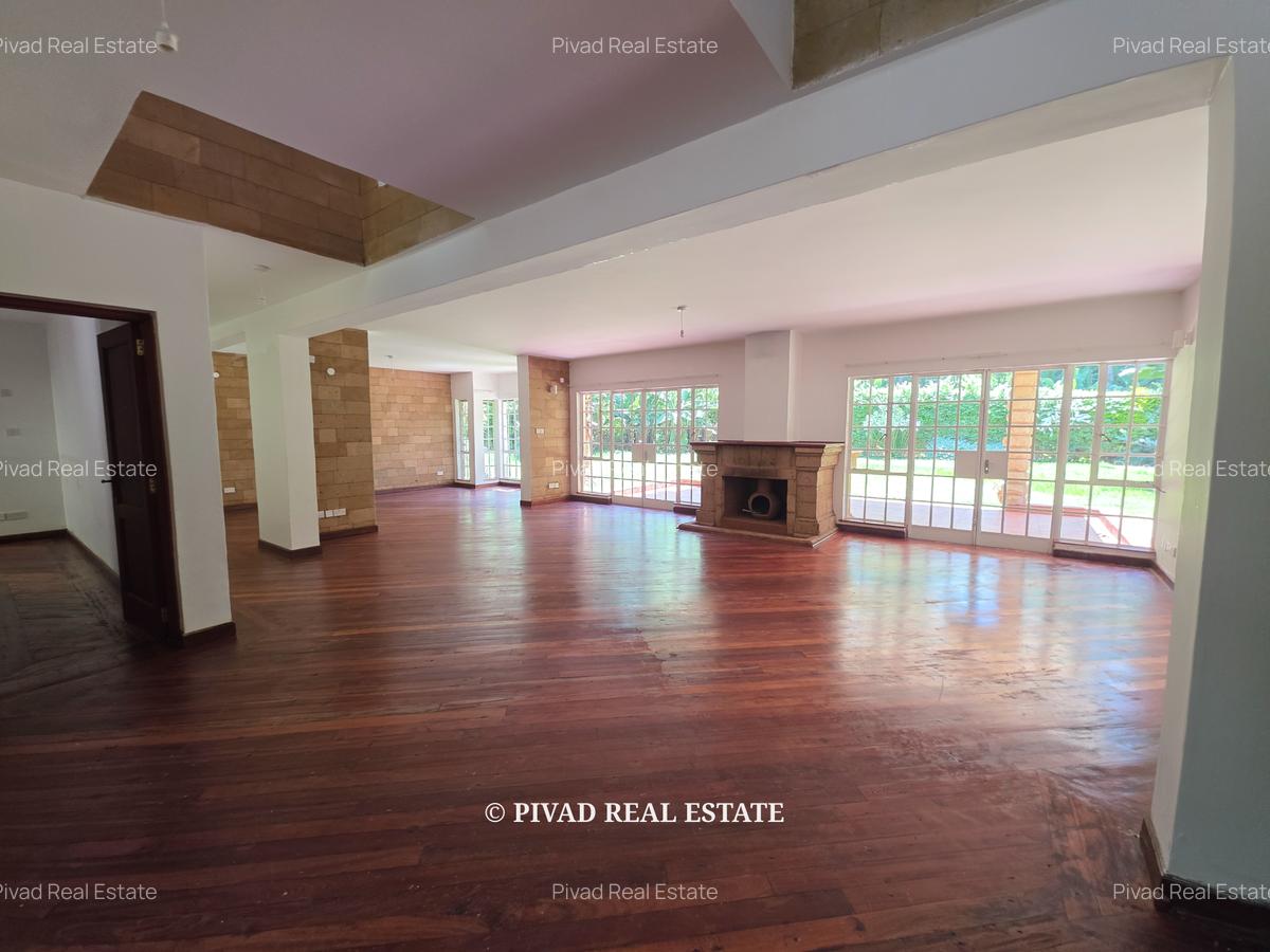 5 Bed House with Swimming Pool in Rosslyn - 10