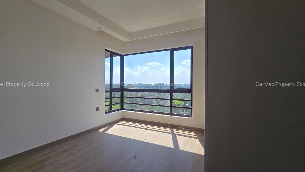 3 Bed Apartment with En Suite in Riverside - 16