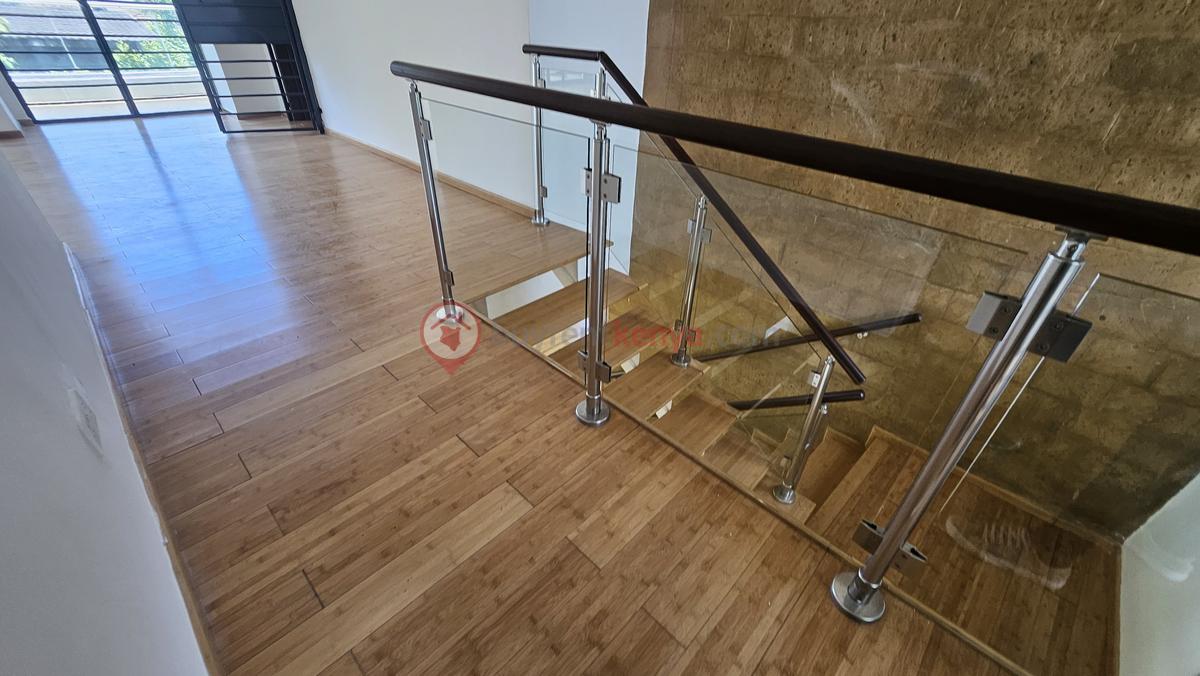 4 Bed Townhouse with En Suite in Ridgeways - 8