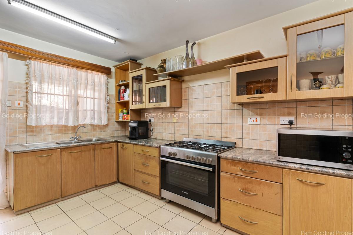 3 Bed Apartment with En Suite at Westlands Avenue - 7