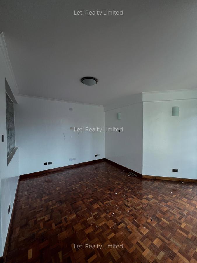 5 Bed Townhouse with En Suite in Lavington - 6