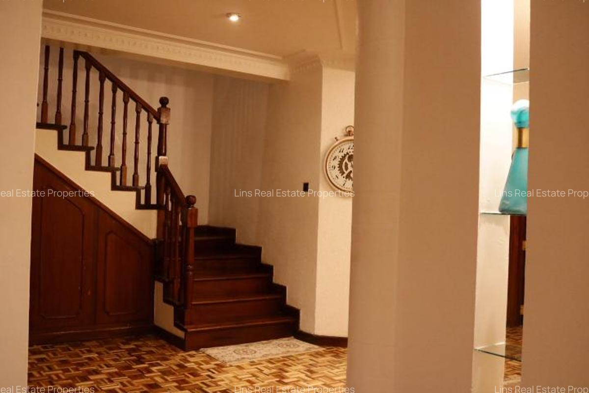 4 Bed Townhouse with En Suite in Brookside - 17