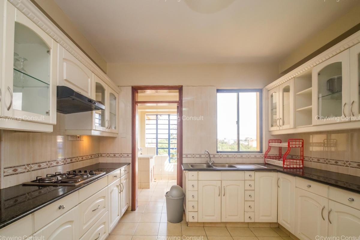 Serviced 2 Bed Apartment with En Suite in Parklands - 3