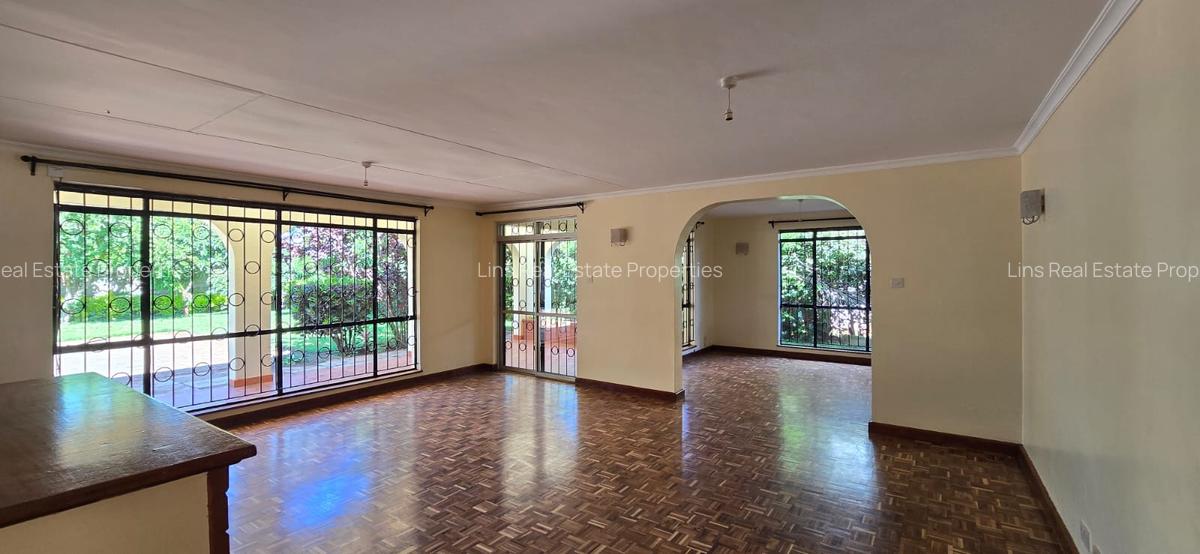 4 Bed House with En Suite in Mountain View - 7