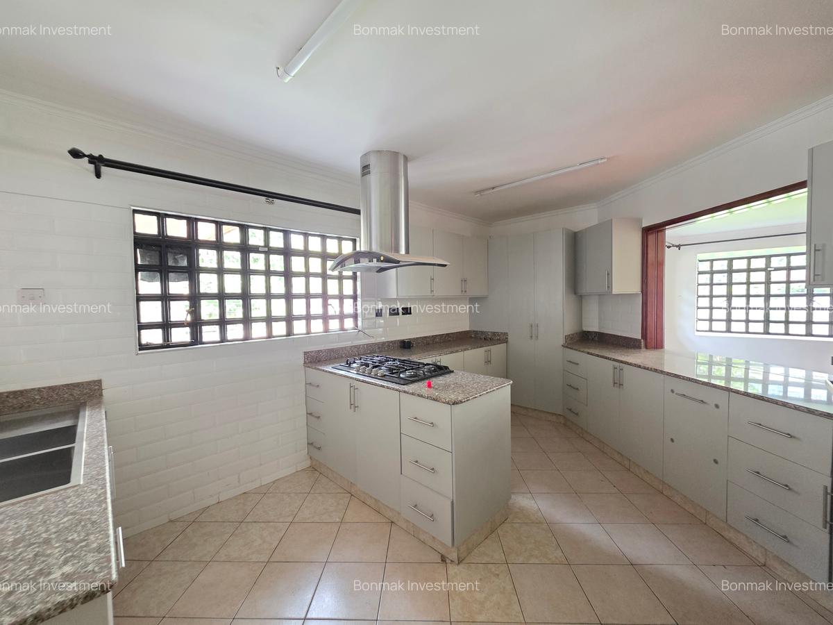 4 Bed House with En Suite at Lavington - 4