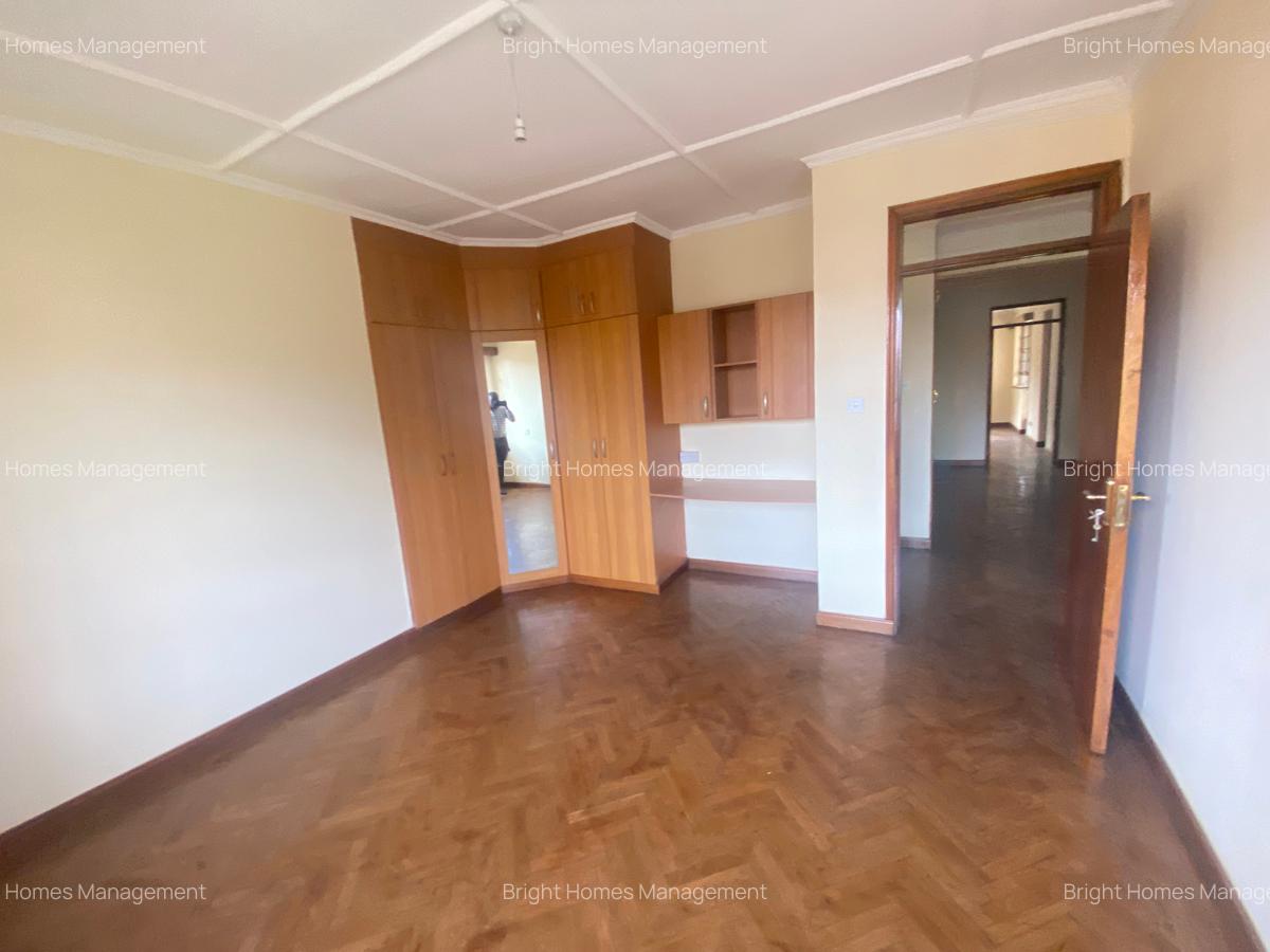 5 Bed Townhouse with En Suite in Lavington - 12