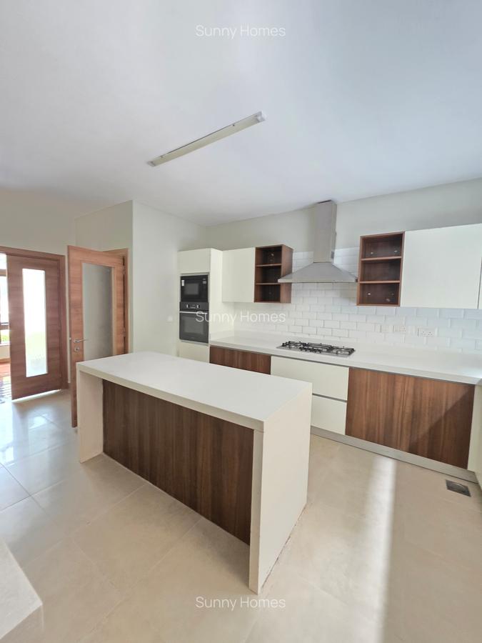 5 Bed Townhouse with En Suite at Lavington Green - 5