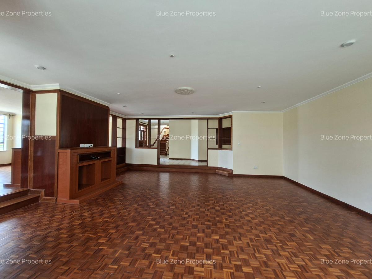 5 Bed House with En Suite at Off Mimosa Rd - 5