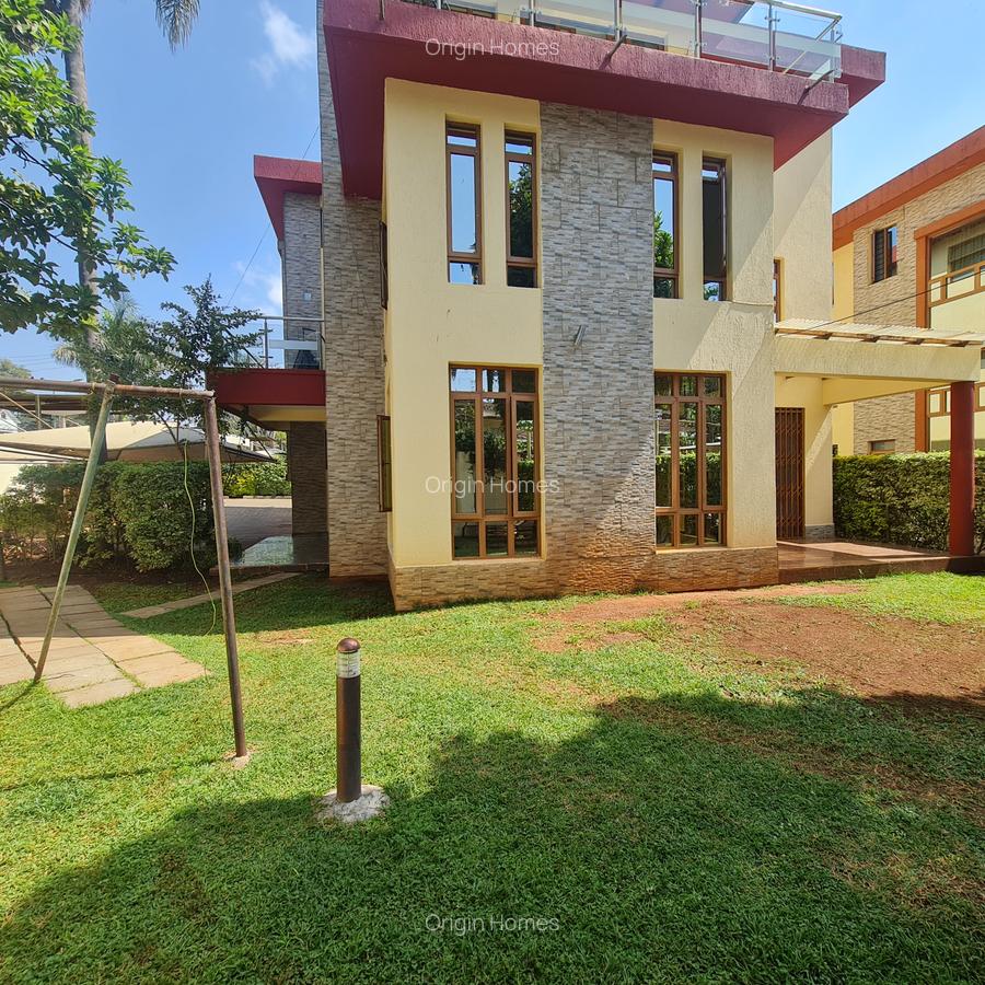 4 Bed Townhouse with En Suite at Lavington - 2