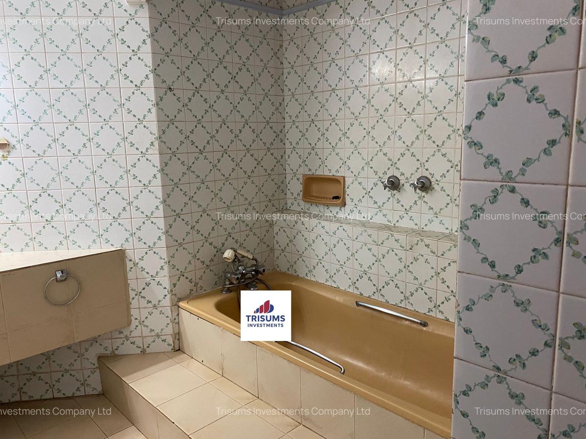 5 Bed Villa with En Suite at Prp7+494 - 4