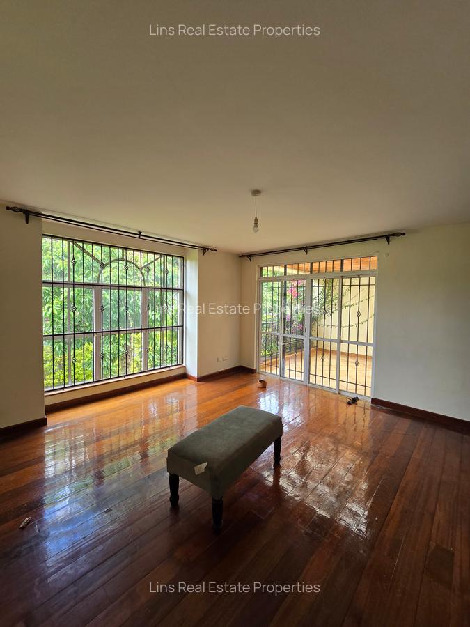 5 Bed Townhouse with En Suite in Brookside - 10