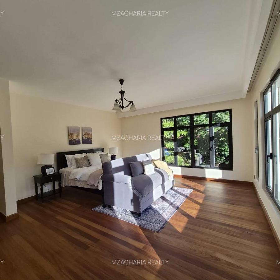 5 Bed Villa with En Suite in Runda - 11