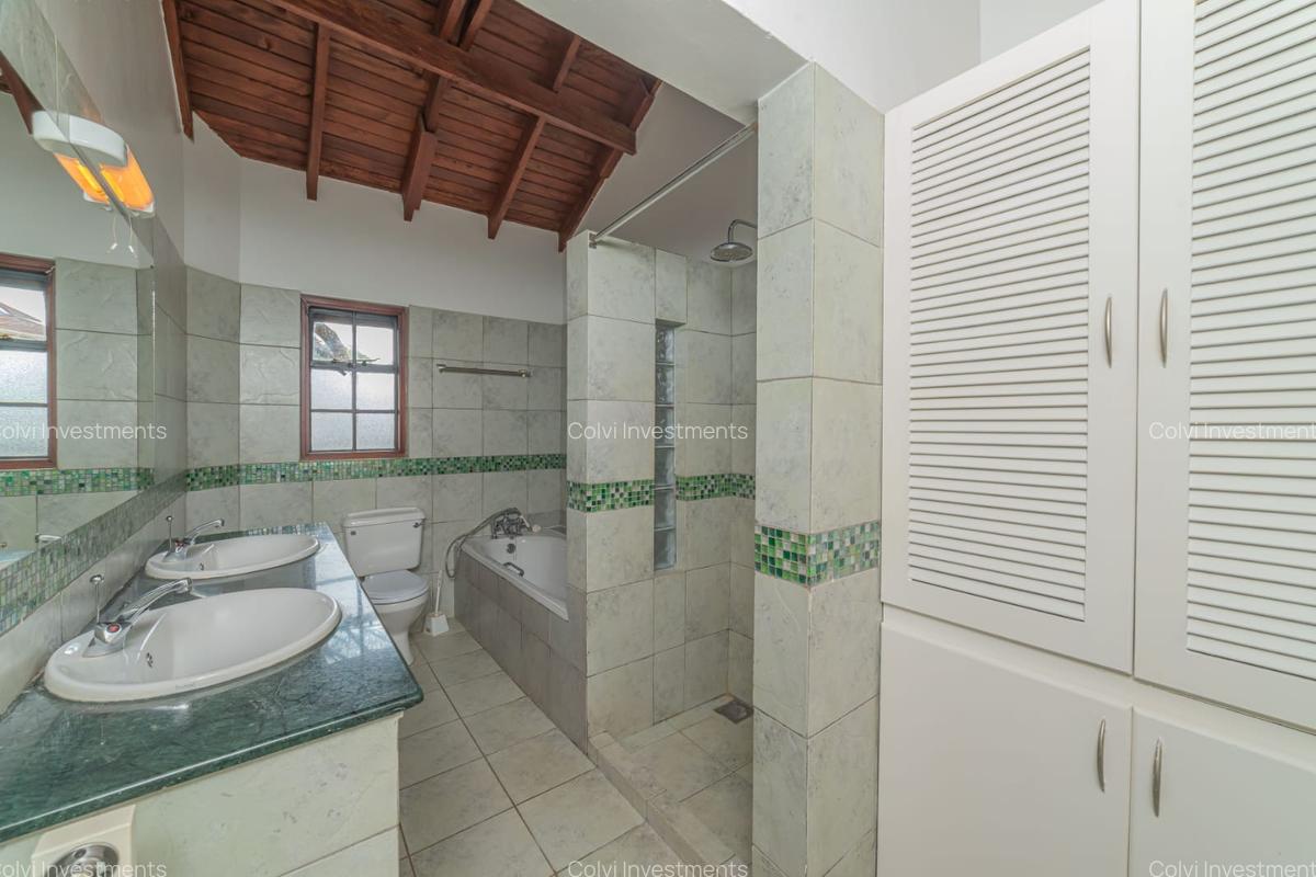 3 Bed House with En Suite in Runda - 14