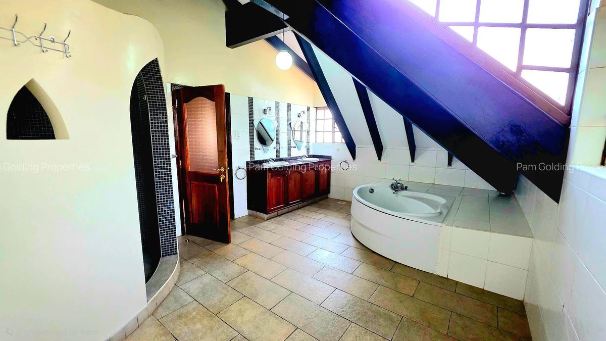 4 Bed House with En Suite in Karen - 11