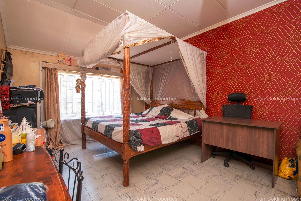 4 Bed Townhouse with En Suite at Kapiti Road - 8