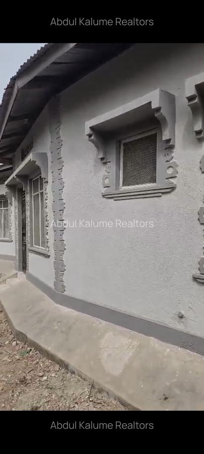 10 Bed House with Borehole at Barsheba - 4