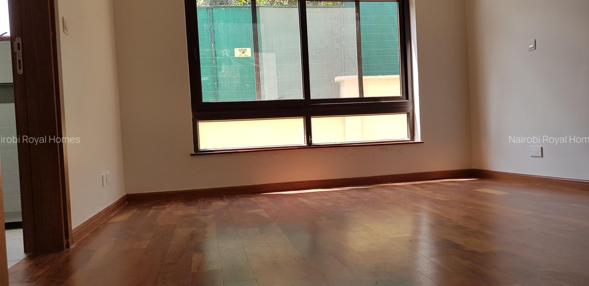 5 Bed Townhouse with En Suite at Lavington Road 455 - 14