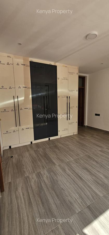 5 Bed Townhouse with En Suite at Off James Gichuru Road - 10