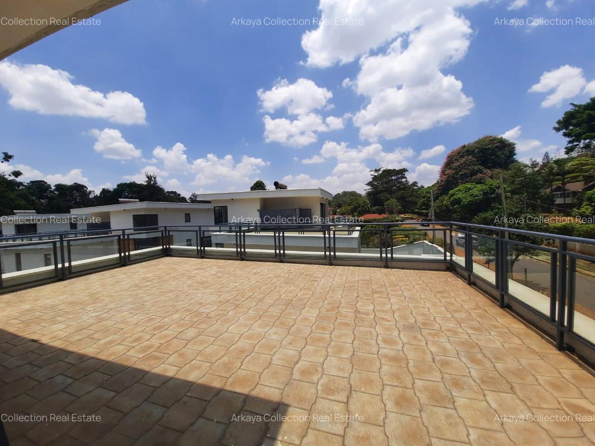 5 Bed House with En Suite in Lavington - 5