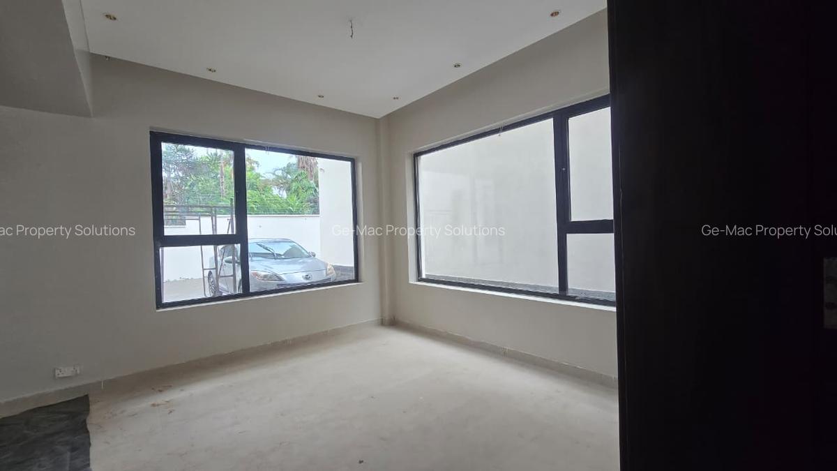 5 Bed Townhouse with En Suite in Lavington - 20