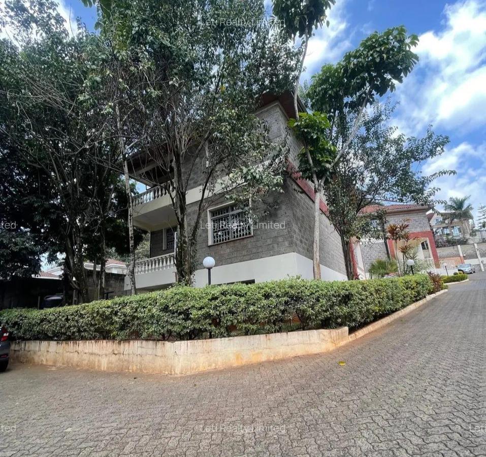 5 Bed Townhouse with En Suite in Lavington - 2