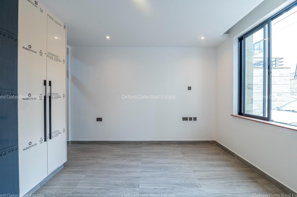 5 Bed Townhouse with En Suite in Lavington - 13