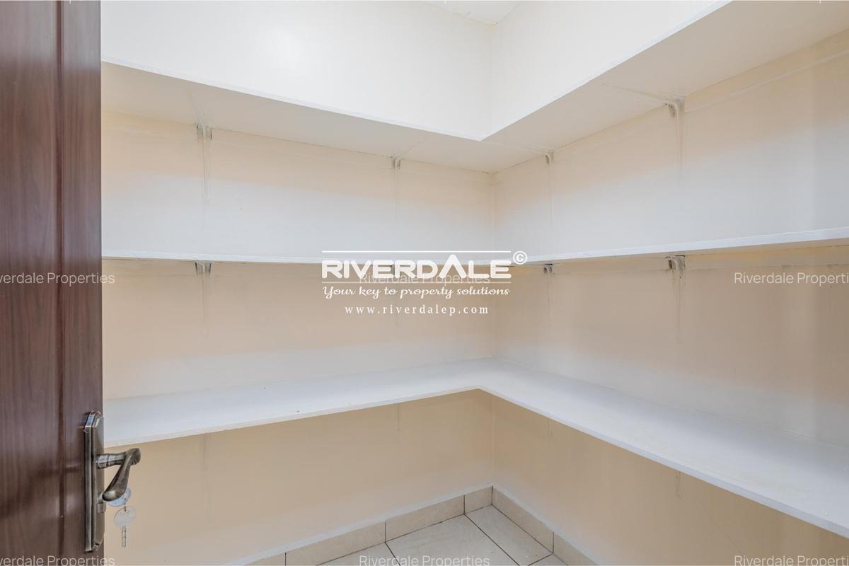 4 Bed Apartment with En Suite in Westlands Area - 5