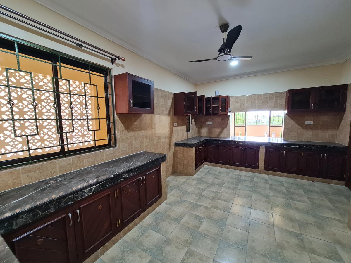 3 Bed Apartment with En Suite in Nyali Area - 5