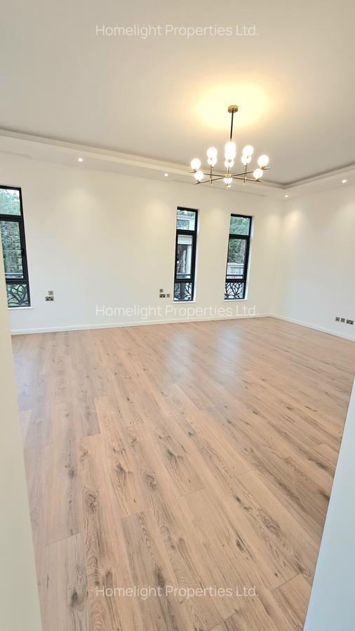 5 Bed Villa with En Suite at Lavington - 8