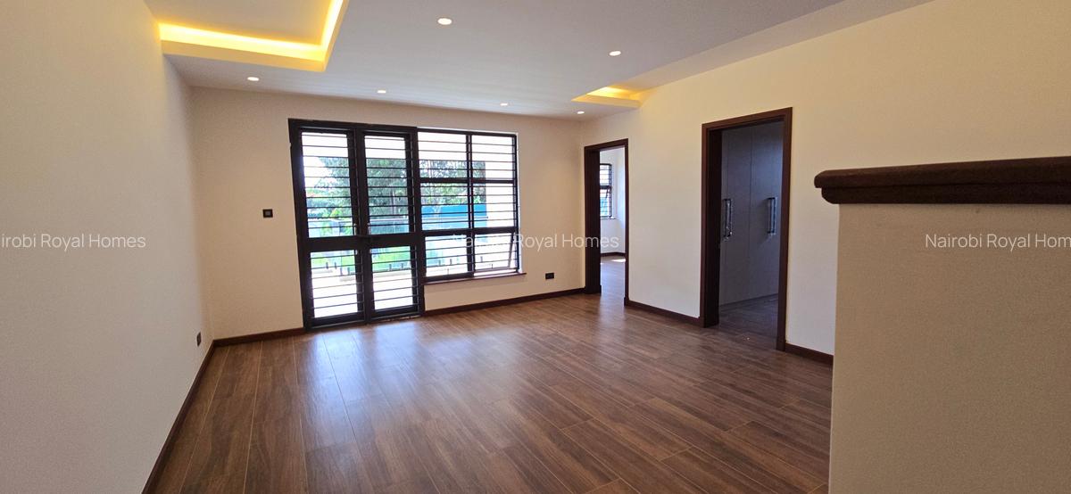 5 Bed Townhouse with En Suite at Lavington Green - 8