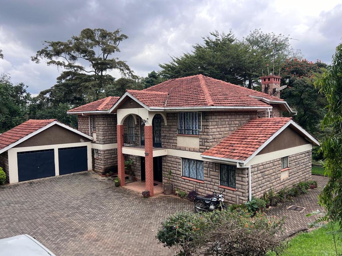 5 Bed House with En Suite in Lavington - 14