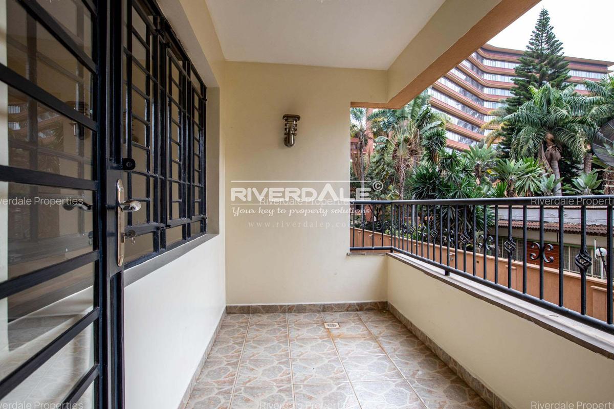 4 Bed Apartment with En Suite in Parklands - 5