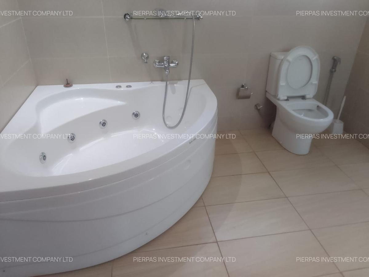 5 Bed Townhouse with En Suite in Westlands Area - 3