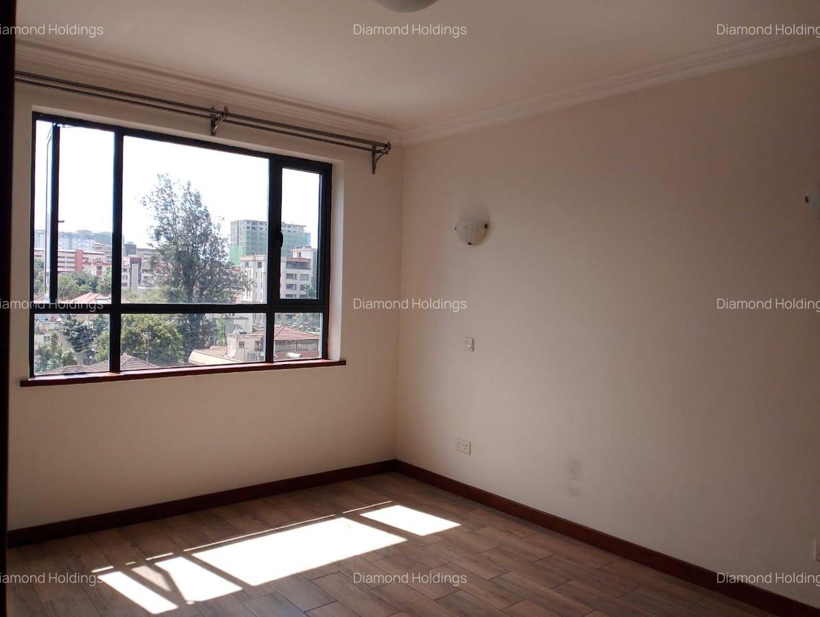3 Bed Apartment with En Suite at Parklands - 4