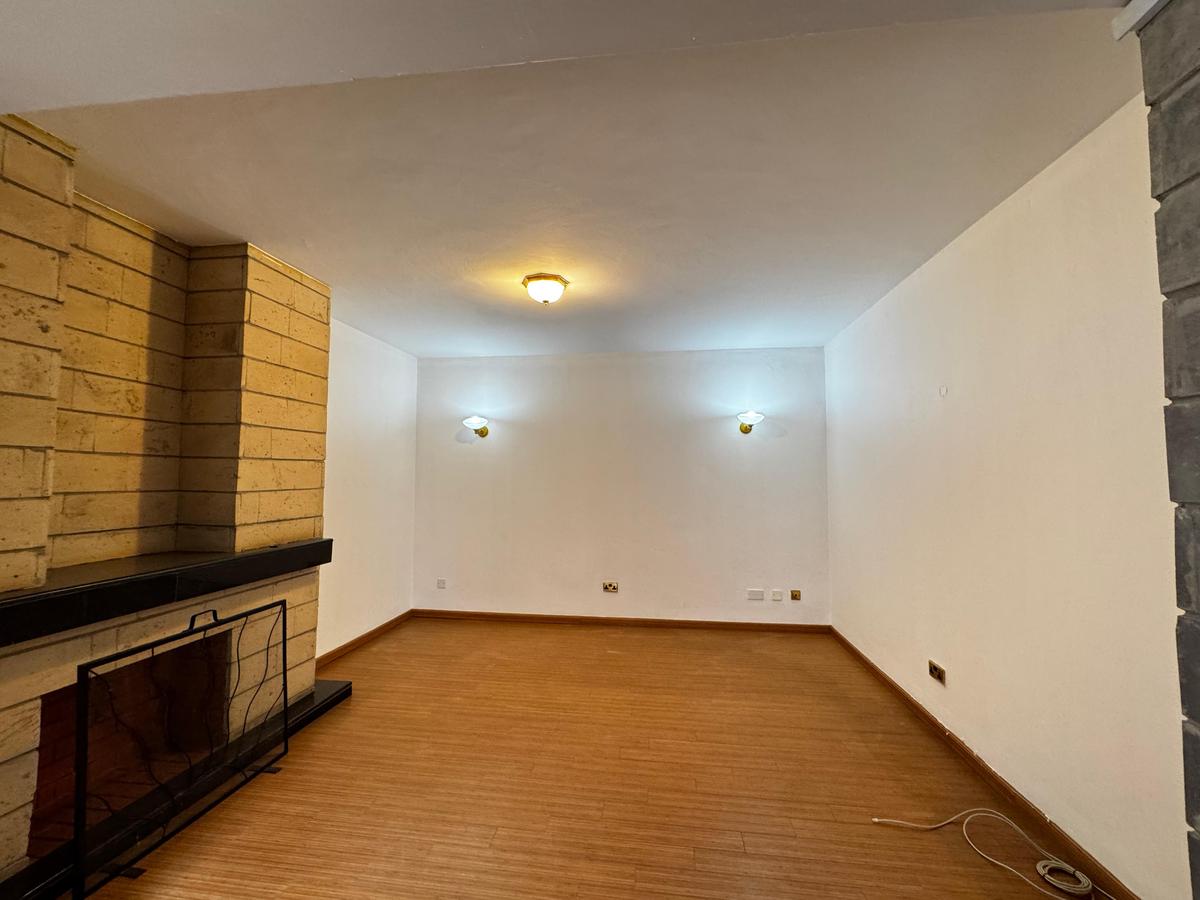 5 Bed Townhouse with En Suite in Lavington - 5