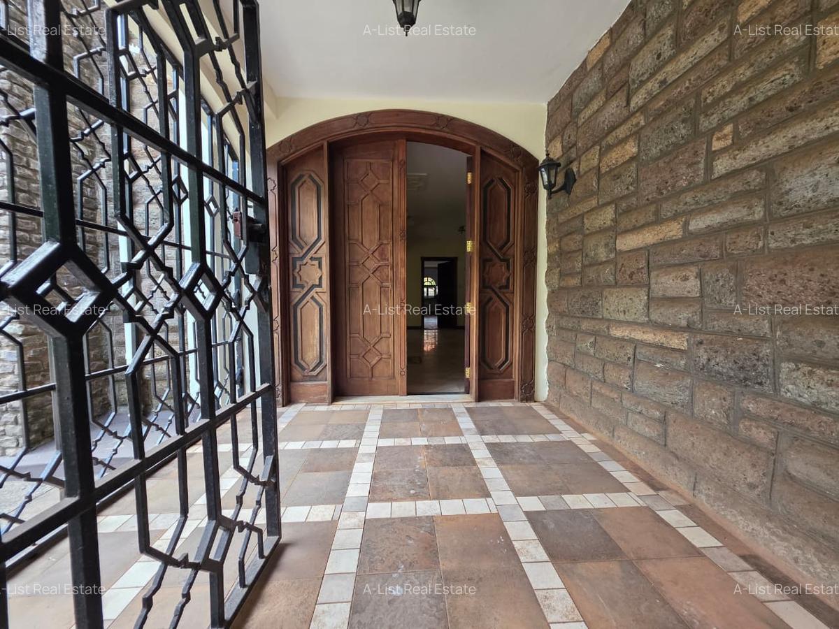 4 Bed House with En Suite at Hillview - 2