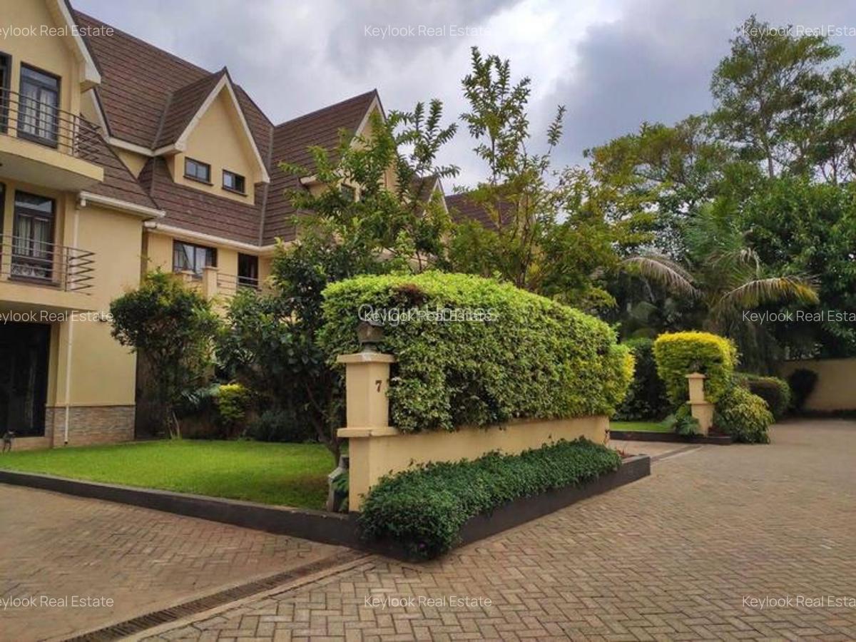 5 Bed Townhouse with En Suite at Lavington Green - 1