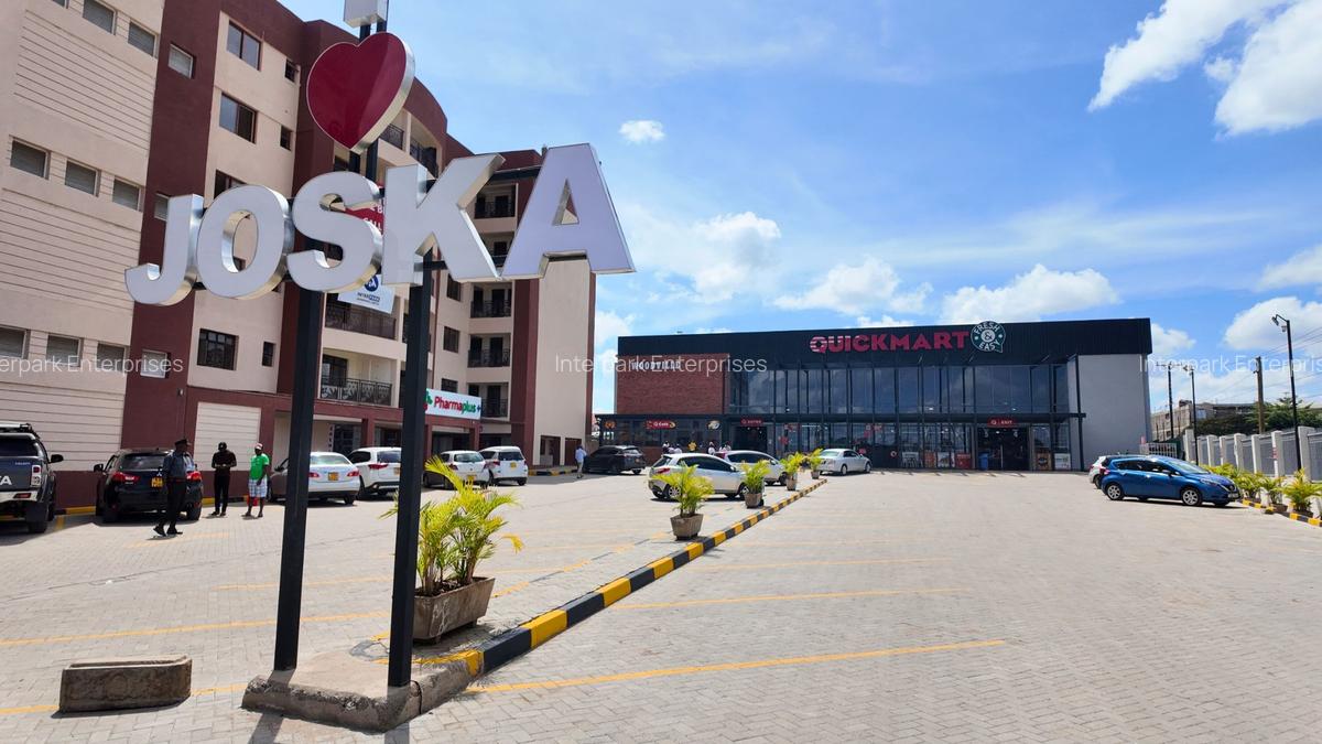 400 ft² Commercial Property at Joska - 3