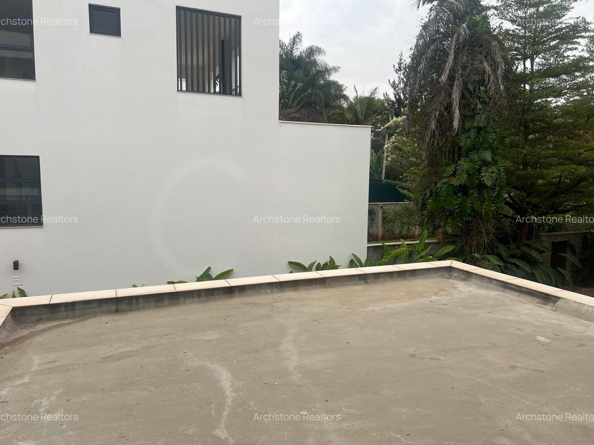 5 Bed Townhouse with En Suite in Kyuna - 12