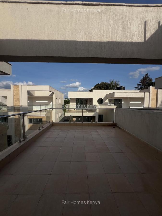 6 Bed Townhouse with En Suite at Lavington Green - 20