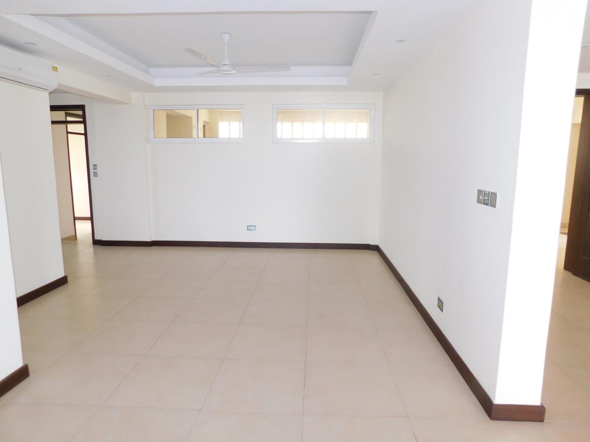 3 Bed Apartment with En Suite at City Mall - 9