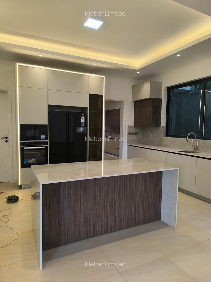 5 Bed Villa with En Suite at Lavington - 7